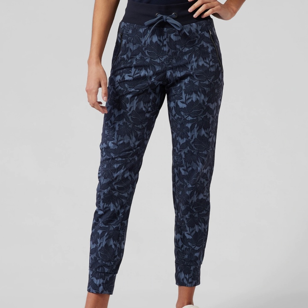 Athleta Trekkie North Jogger NWT Ethereal Bloom Cottage Blue